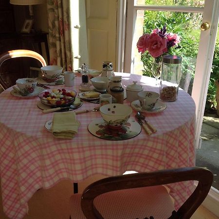 Brunton Farmhouse Collingbourne Kingston Bagian luar foto