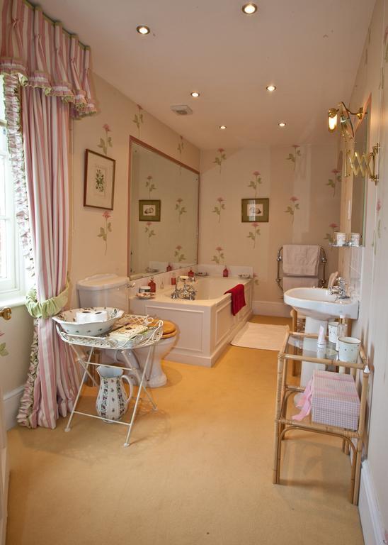Brunton Farmhouse Collingbourne Kingston Bagian luar foto
