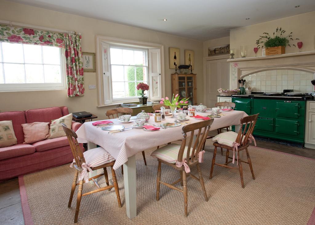 Brunton Farmhouse Collingbourne Kingston Bagian luar foto