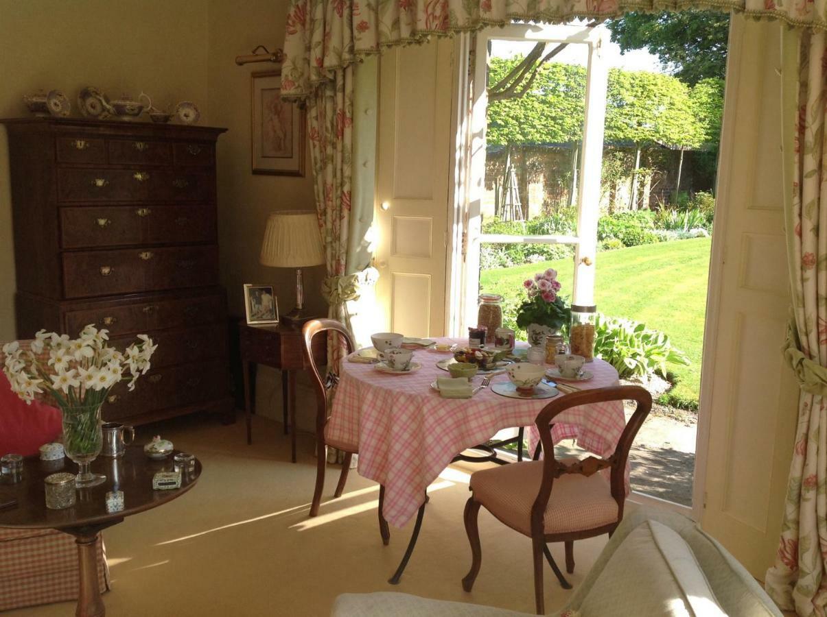 Brunton Farmhouse Collingbourne Kingston Bagian luar foto