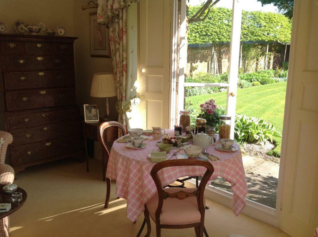 Brunton Farmhouse Collingbourne Kingston Bagian luar foto